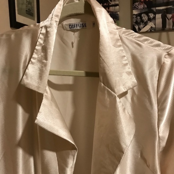Diffuse Silky White Jacket, Brand New! Size: M - Picture 2 of 3